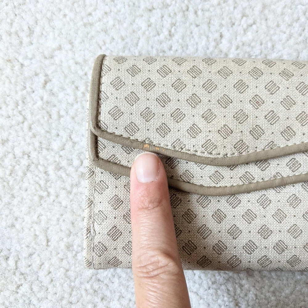 VTG beige print wallet